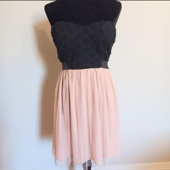 Gorgeous mini dress - Picture 2 of 5